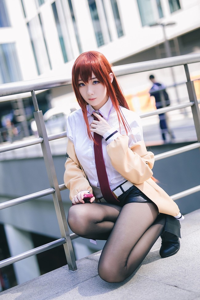 cos:棕红长发的牧濑红莉栖,一双大长腿更加抢镜