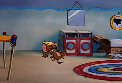 猫和老鼠:杰瑞也是倒霉,正睡觉的时候就被汤姆折腾得睡不成了!