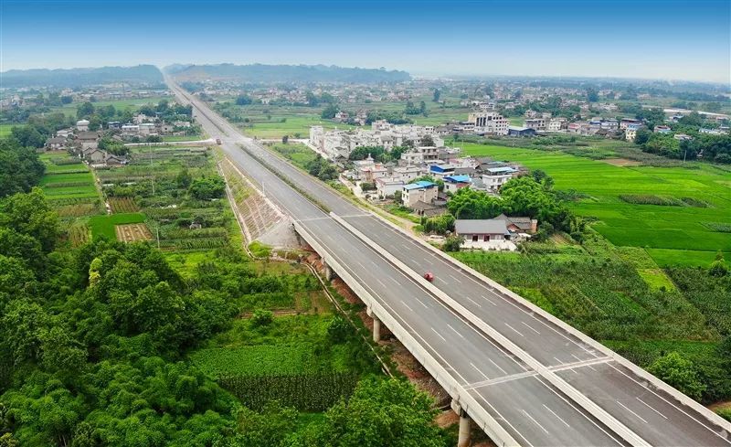 已建成的乐峨大道(由市交通运输局供图)