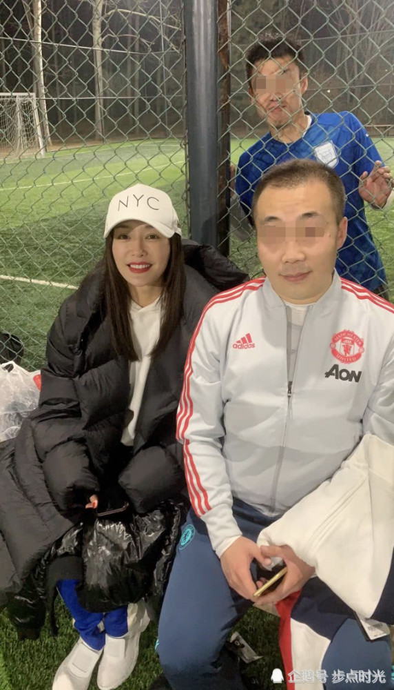 皇后秦岚大晚上陪男性朋友踢球?爆料人:我们