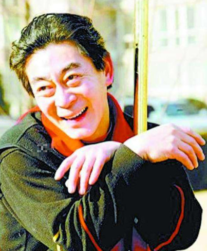 六小龄童关少曾聚餐,两人女儿神相似,还以为是关晓彤姐姐