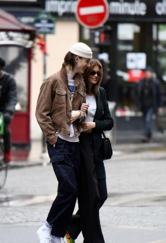 超模二代kaiagerber和男友甜蜜同框00后的高海拔之恋羡煞旁人