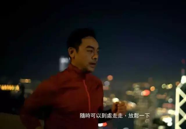 刘嘉玲爬山遇刘青云,不愧是热心市民刘先生,他的举动让人暖心!