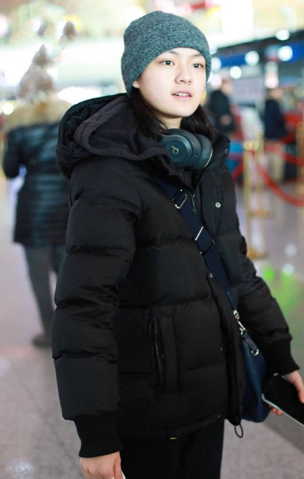 金马影后文淇穿搭随性自然,感觉这才是高中生