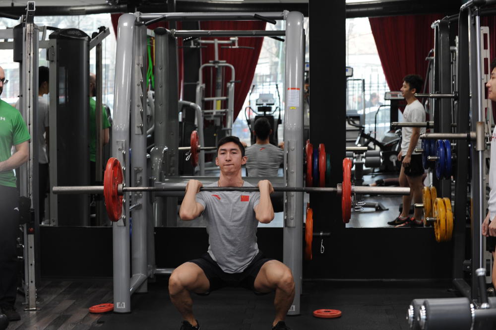 不在乎丢失一城一池武大靖又一次把短道队扛在肩上