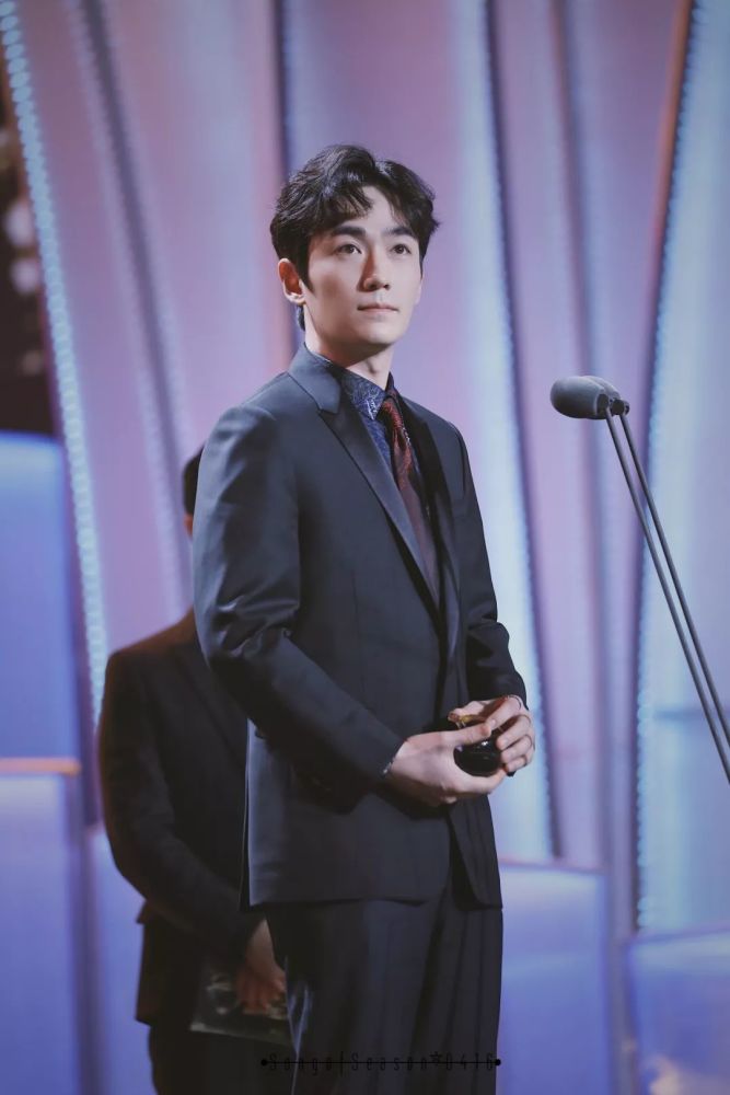 朱一龙 获得#电视剧品质盛典#"年度价值剧星""2018年度东方卫视新浪