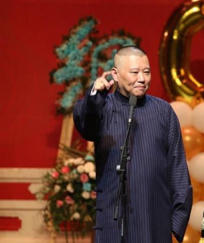 14岁就红遍天津,28岁下嫁给郭德纲,卖车卖首饰挽救德云社