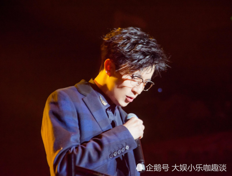 薛之谦这首悲伤的歌,每句歌词都在试图挽回前