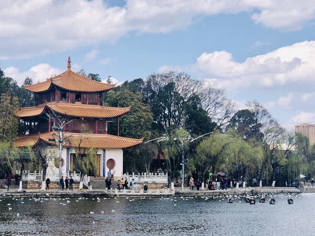 云南昆明最有名的古楼与黄鹤楼岳阳楼并称还有天下第一长联