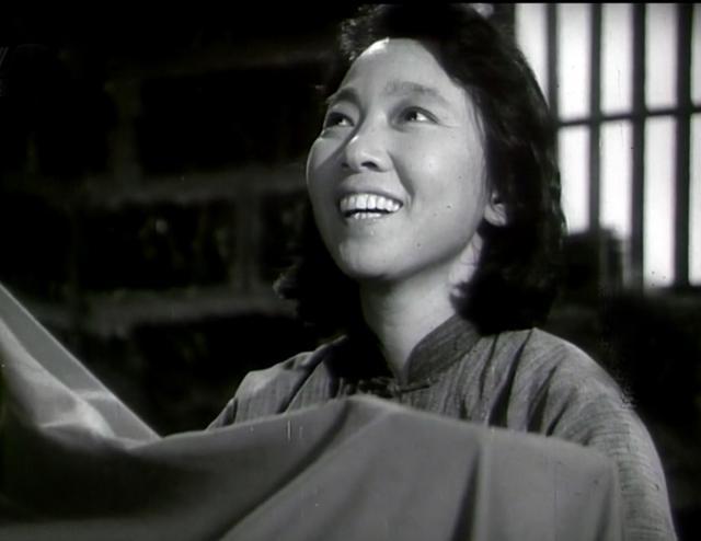 抽搐,所以在1974年,和王心剛,楊雅琴等人合演過電影《偵察兵》之後,她