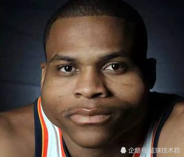 但是遇到了p图大神之后,他直接被p了一个大腮帮子,看上去也是非常的