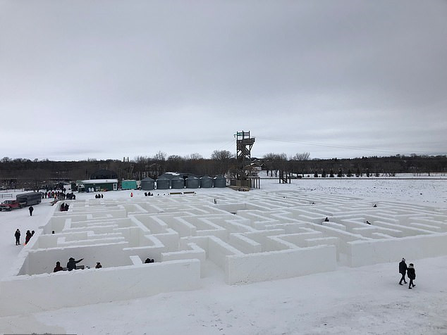 世界最大冰雪迷宫,12个工人花3个星期在零下34度建成