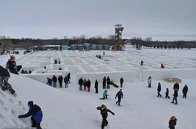 世界最大冰雪迷宫,12个工人花3个星期在零下34度建成