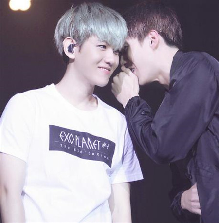 说到exo相信大家都特别的熟悉,出道至今已经有7年了,这个组合在这7年