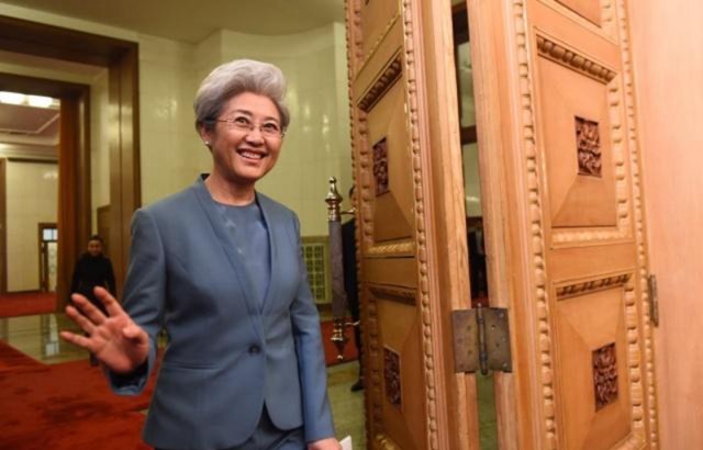 她是中国最美外交官现年66岁优雅迷人惊艳,被称为"中国之光"