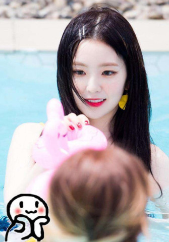 韩国第一美人 裴珠泫现身 却被一棍子抢镜 得知功能心疼了