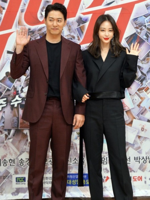 韩艺瑟,穿搭,耳朵,朱镇模,耳环