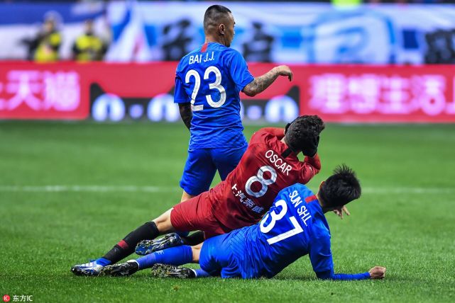足协处罚申花2将:柏佳骏肘击对手停5场罚5万 