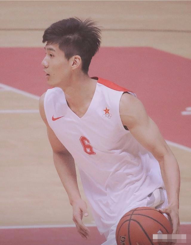 最值得八一男篮球迷关注的年轻球员我认为是王俊杰和满江.