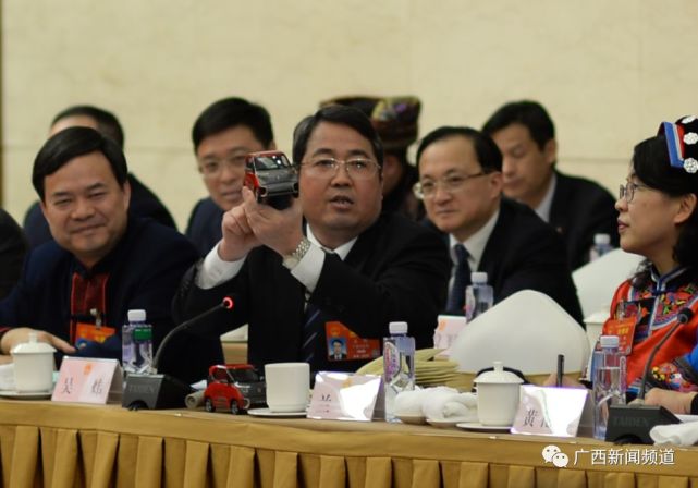 柳州市委书记带着两件"网红"上两会,向总理汇报工业发展成就
