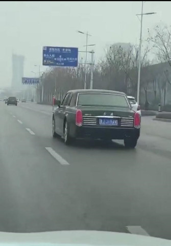 河北的冀j51688,山东的鲁jj1949,燕赵加齐鲁,只有两辆红旗l5