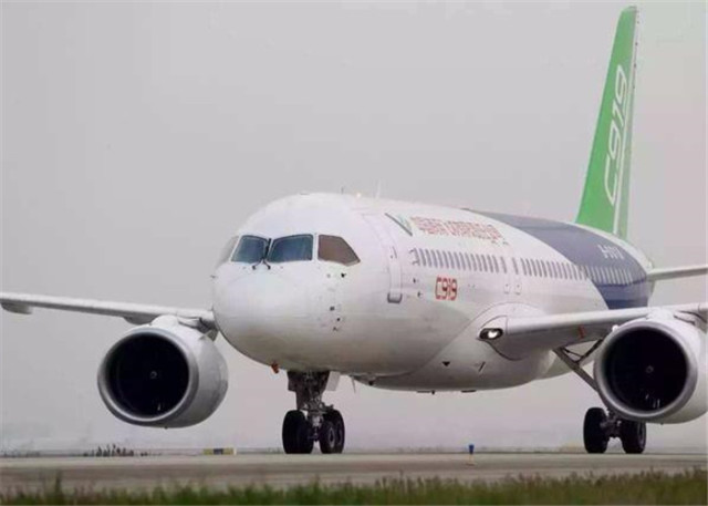 中国国航被迫降落俄罗斯,看完现场视频,对