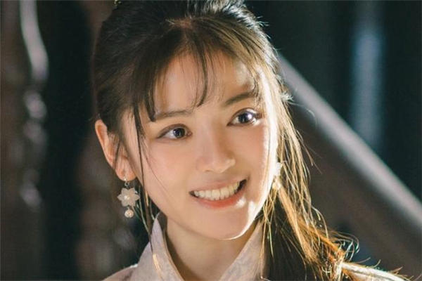 《隐形守护者》纯子开直播,却险些翻车,网友:这不是王小蒙吗?