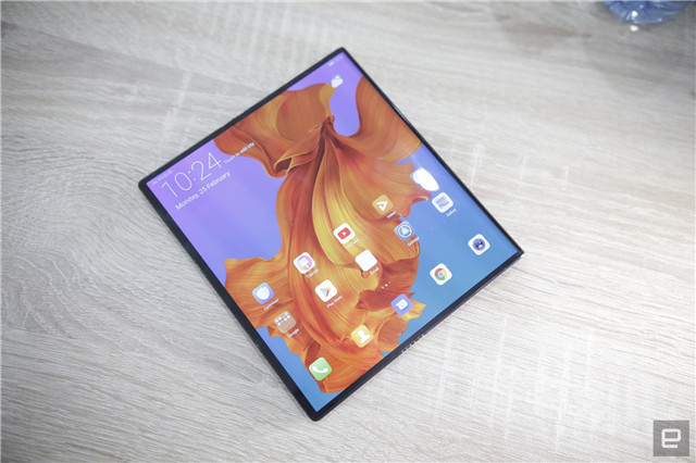 华为Mate X外媒评测汇总 折叠屏惊艳但细节有