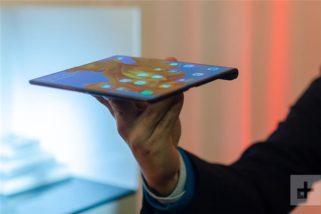 华为Mate X外媒评测汇总 折叠屏惊艳但细节有