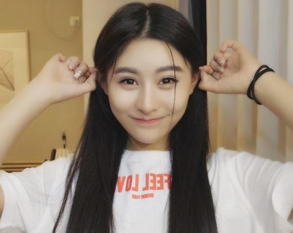 《变形计》最有"孝心"的富少,为回报农村爷爷,拆了他的茅草屋