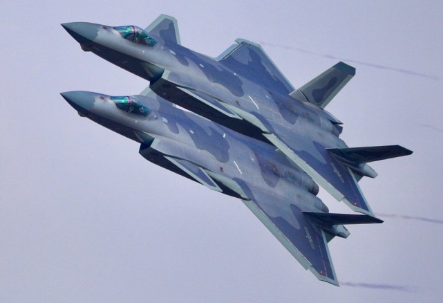 这里必须要指出的,在中国空军序列中,歼-20被称为四代战机,这同西方