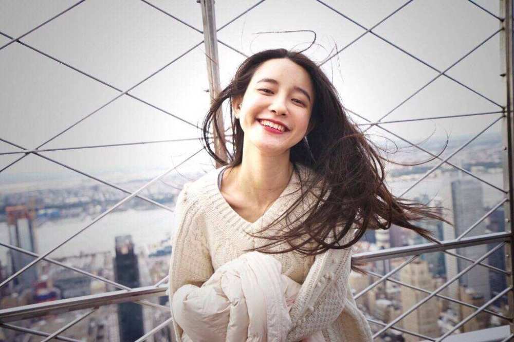 总裁不是唯一?曝张大奕早有男友,与神秘男同游伦敦被拍