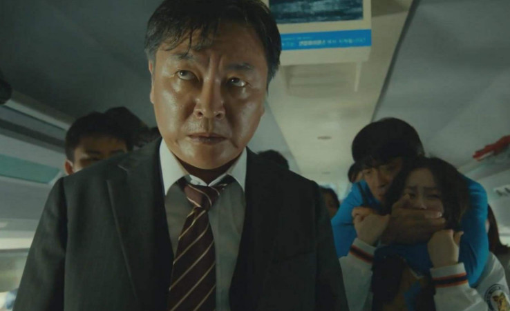 《釜山行》中细思极恐的细节:为何最后活下来