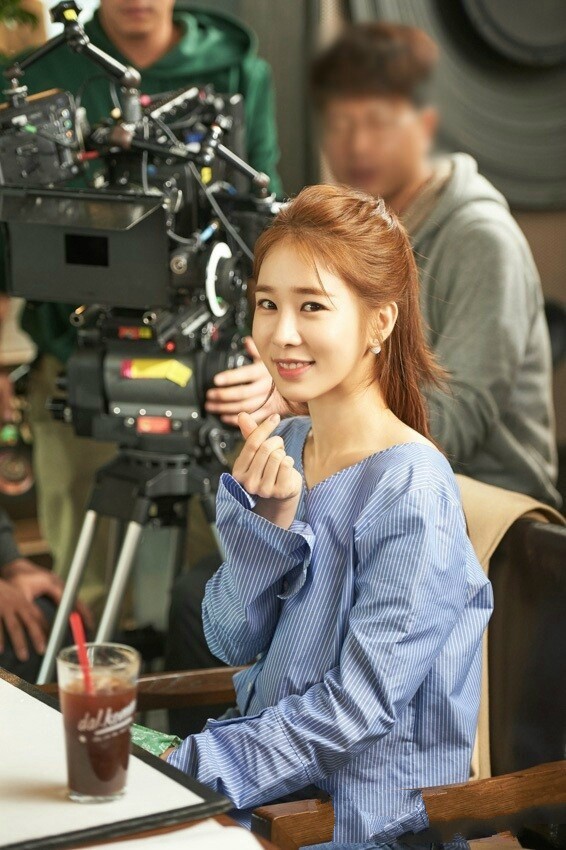 刘仁娜满屏的甜美感,时尚穿搭尽显自身魅力,网友直呼:想恋爱了