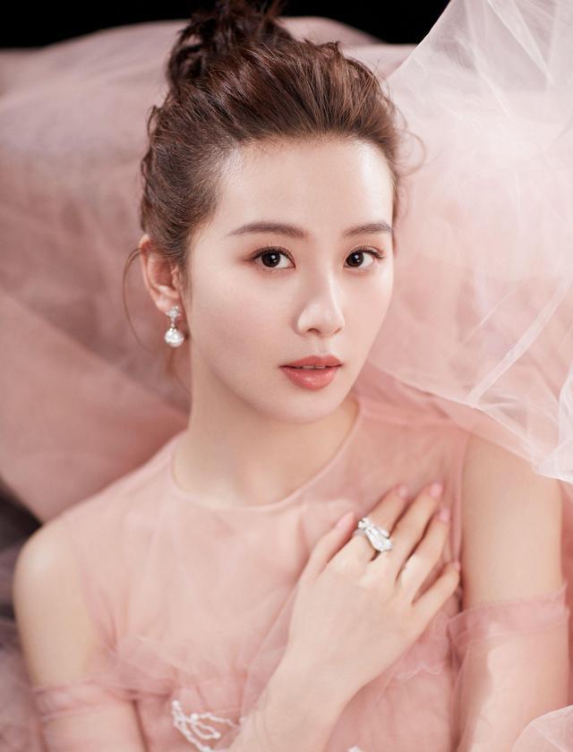 刘诗诗|相差17岁的老少恋，头婚嫁二婚，刘诗诗为何着急情定吴奇隆？