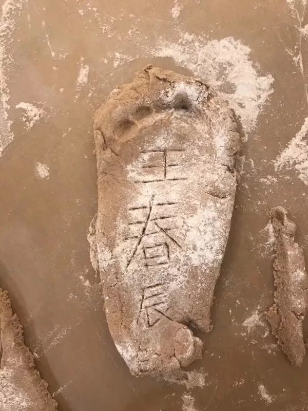 英国当代艺术重量级人物马克·奎恩:印在基因中的艺术