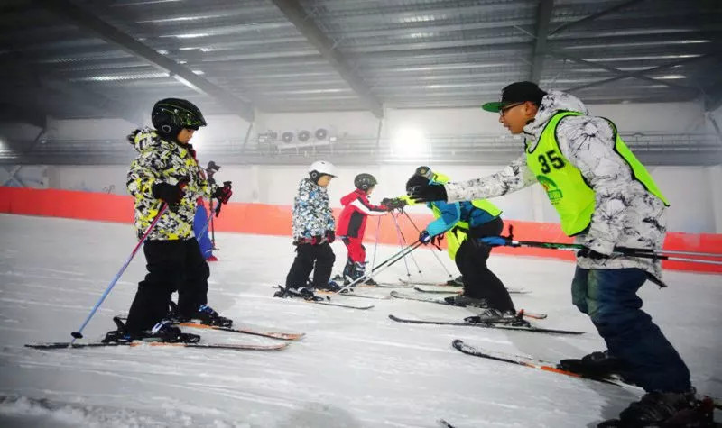 河北省邯郸游玩景点四季滑雪馆