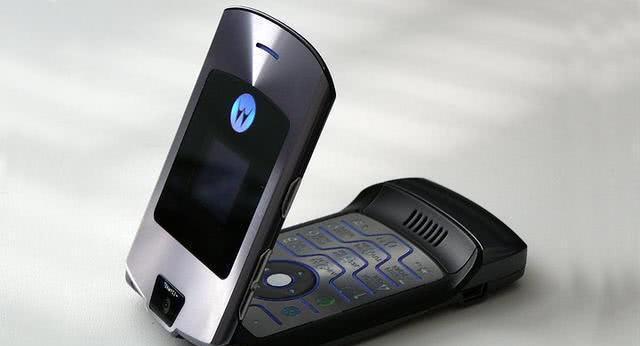 摩托罗拉折叠手机确认:将于今年晚些时候发布