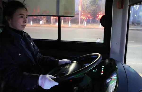 营口最美女公交司机 "跑"的路相当于绕地球9圈