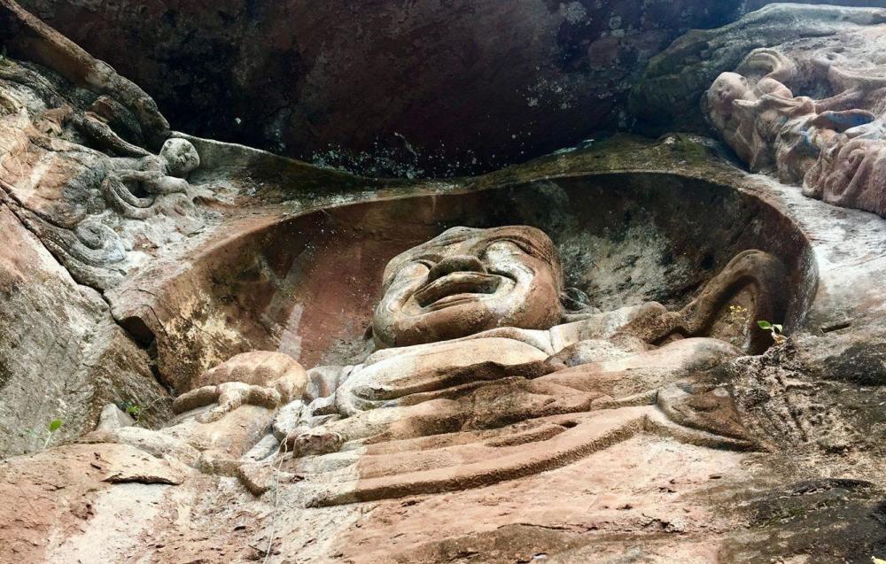 成都鄉間無人小廟竟有古代摩崖石刻,還有漂亮的湖光山色美景