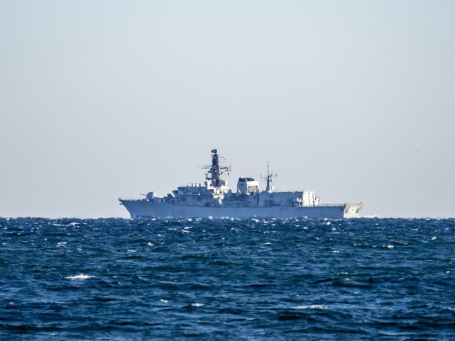 英国海军 劳模 到访东京湾 日本军迷喜出望外 长枪短炮各种拍 英国海军 东京湾 日本 军事 护卫舰