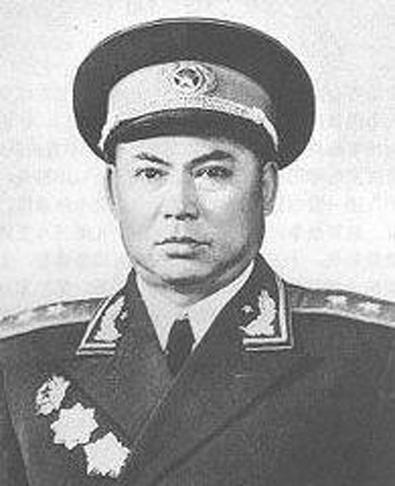 这位铁脚师长曾追敌人一天一夜入朝鲜整整3年历经五次战役