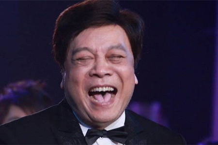 77岁赵忠祥近照曝光,娇妻竟美过倪萍?5亿豪宅