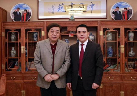 77岁赵忠祥近照曝光,娇妻竟美过倪萍?5亿豪宅