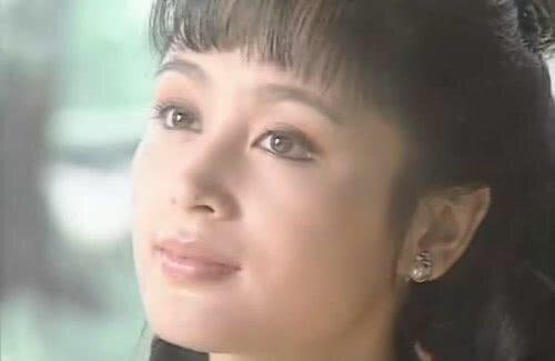 1,陳紅,1993年她出演了瓊瑤劇《水雲間》,扮演女二號汪子璇,明眸善睞