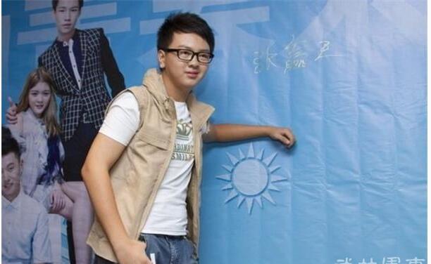 当张赢天面对老师的时候,也是丝毫没有害怕的感觉,甚至在老师批评他的