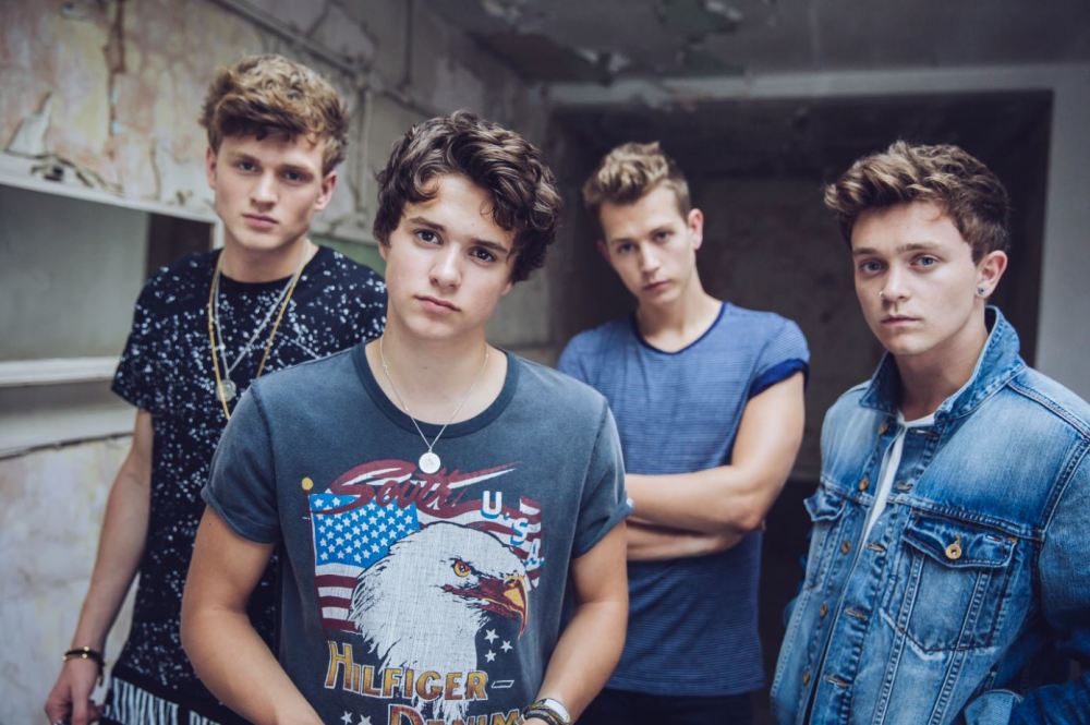 英国独立乐队the vamps,在youtube上翻唱后迅速走红,签约唱片公司.