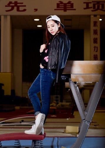 当年的体操冠军,如今身高暴涨,长相清纯堪称女神,网友:怀念