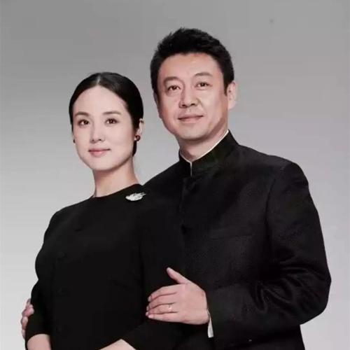"央视名嘴"杨柳,风流半生终被收服,看看他老婆是谁就知道了