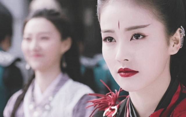 招摇:厉尘澜情话不断,招摇害羞得捂脸,果然像极